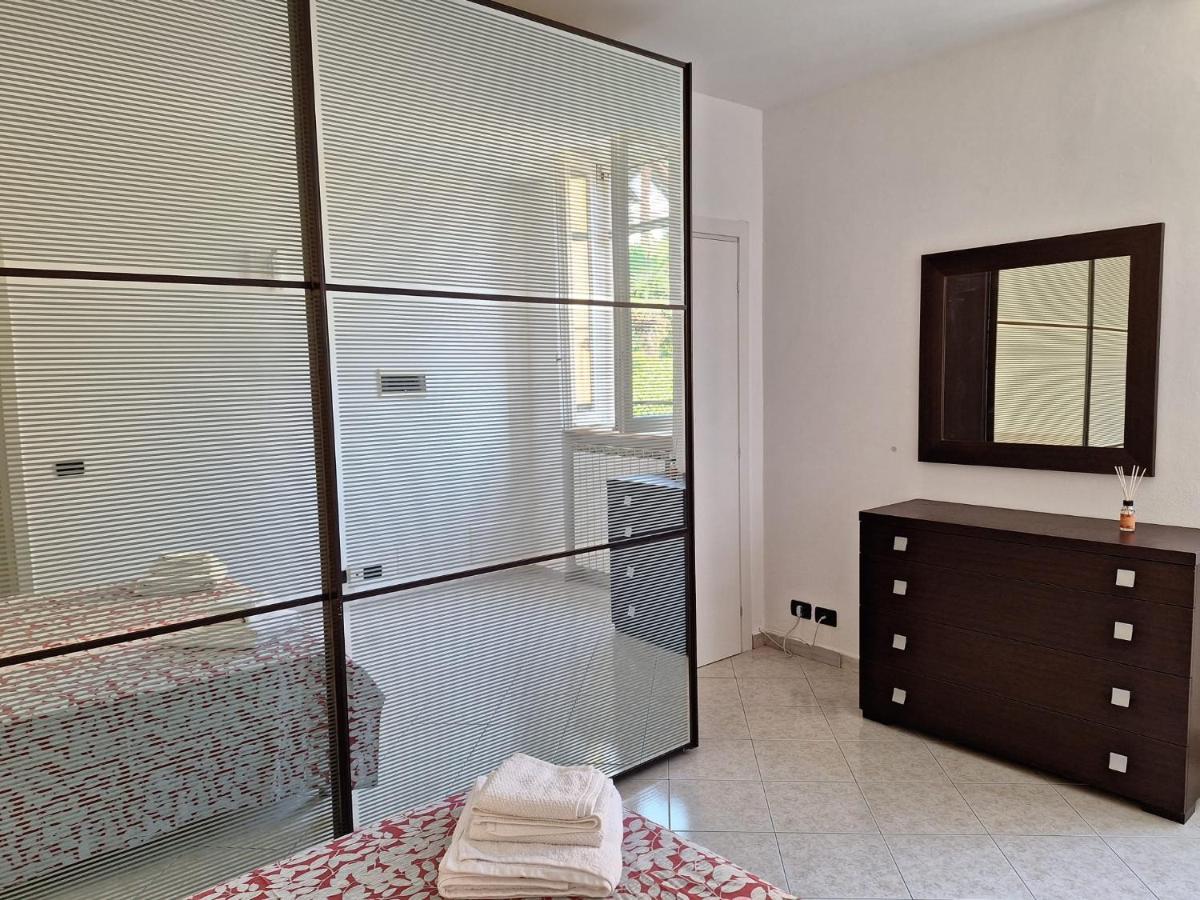 Appartamento La Casa Dei Nonni Malnate Buitenkant foto