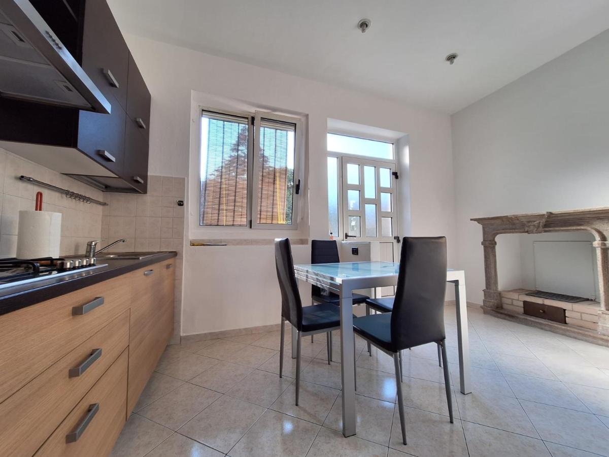 Appartamento La Casa Dei Nonni Malnate Buitenkant foto