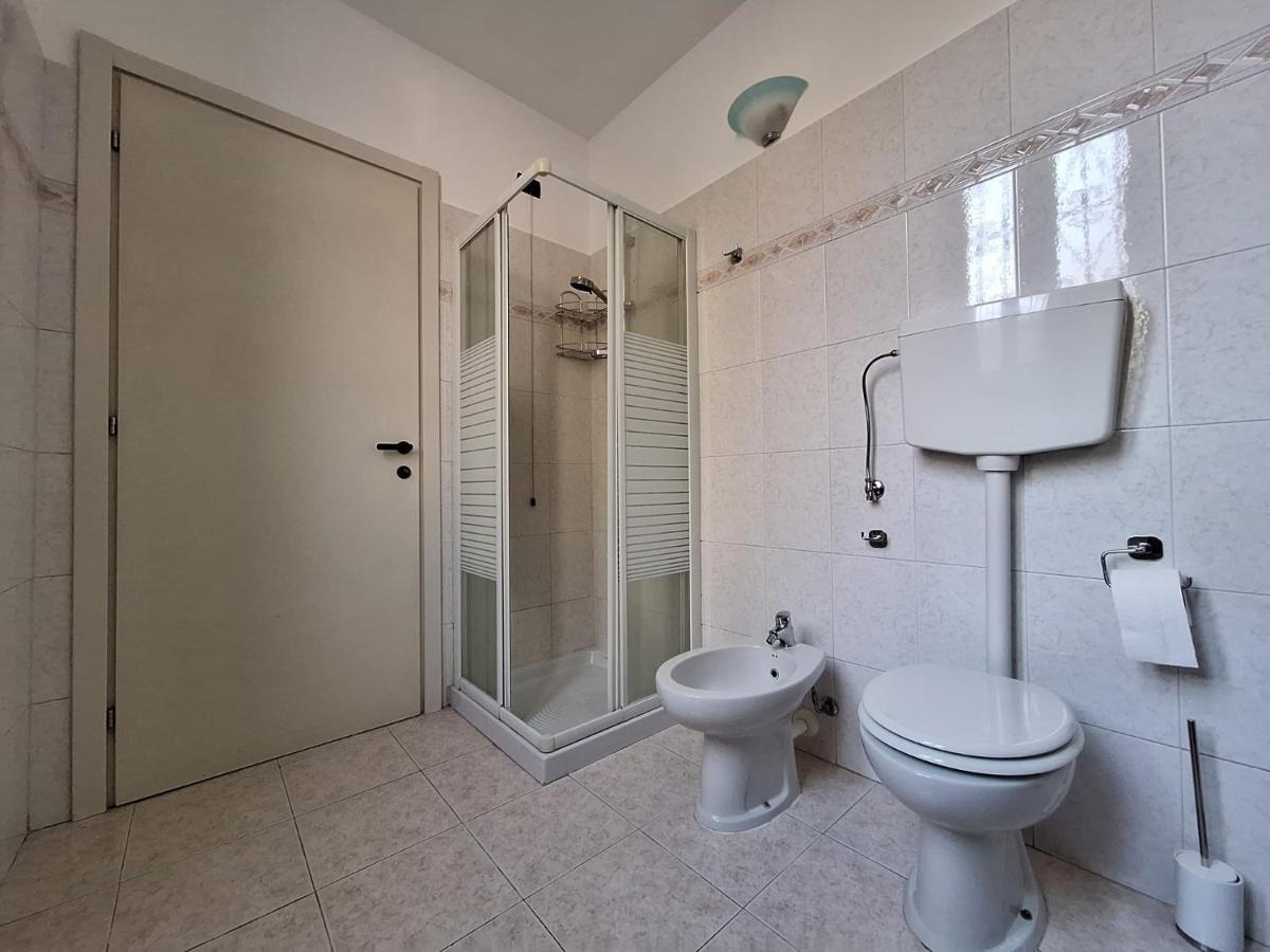 Appartamento La Casa Dei Nonni Malnate Buitenkant foto